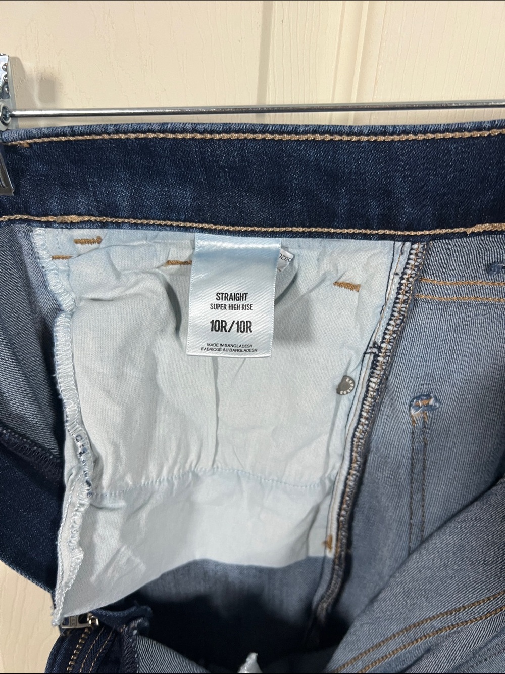 Express jeans, super high-rise, straight leg, cropped, size 10 - Picture 5 of 5